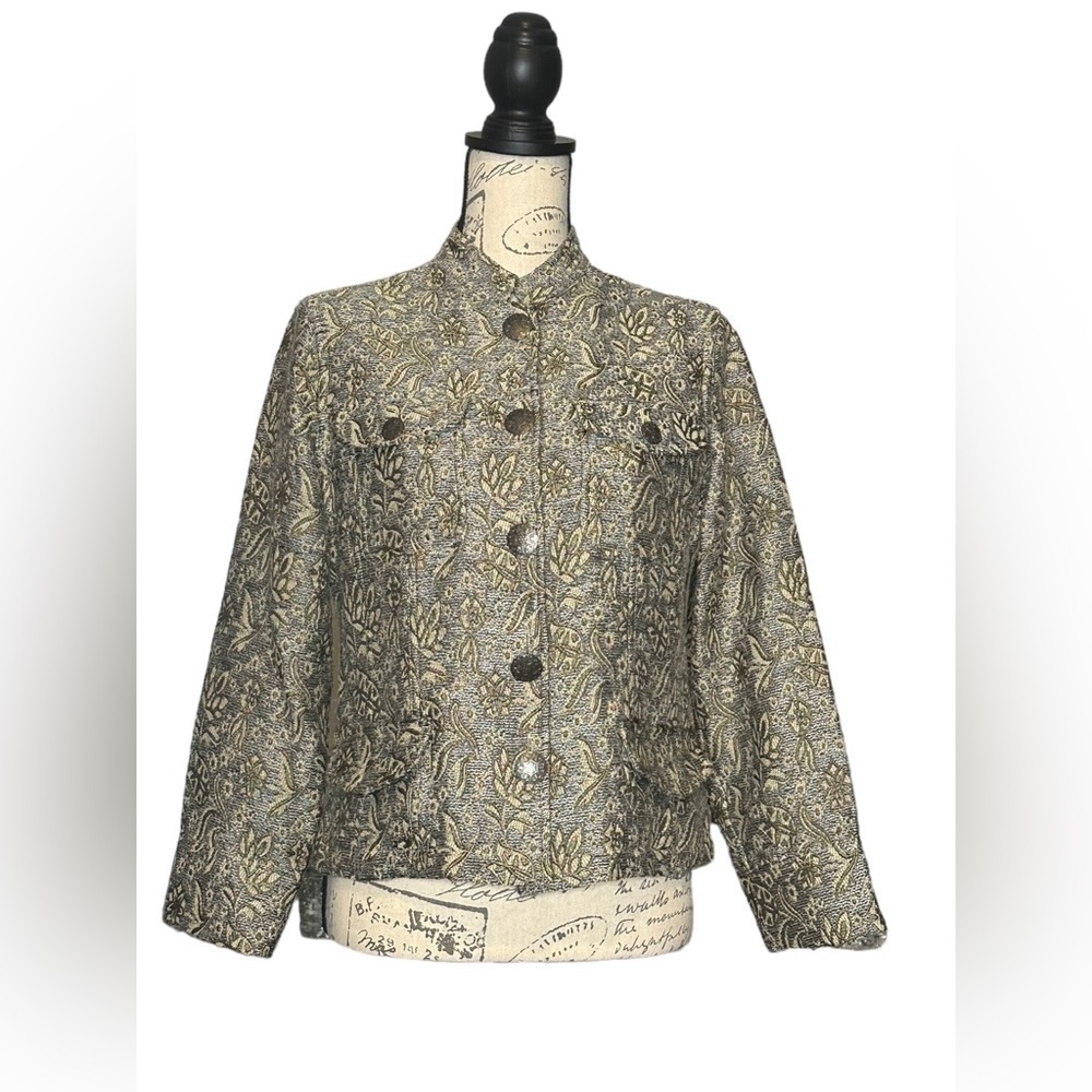 Chico's Tapestry Gray Cream Gold Threading
Size S EUC button closure jacket